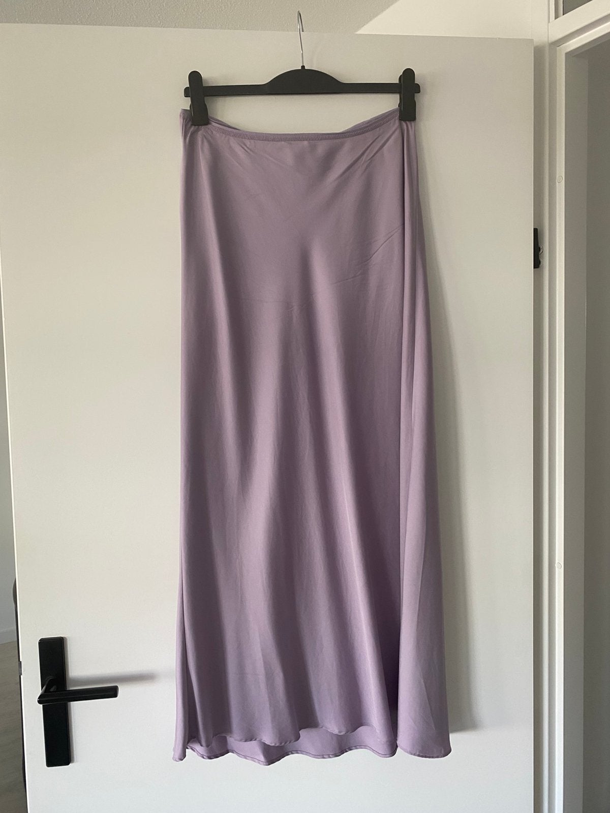 ROK ARKET lang A-lijn SATIJN LILA maat 42, Kleding | Dames, ARKET, Paars, Maat 42/44 (L), Ophalen of Verzenden