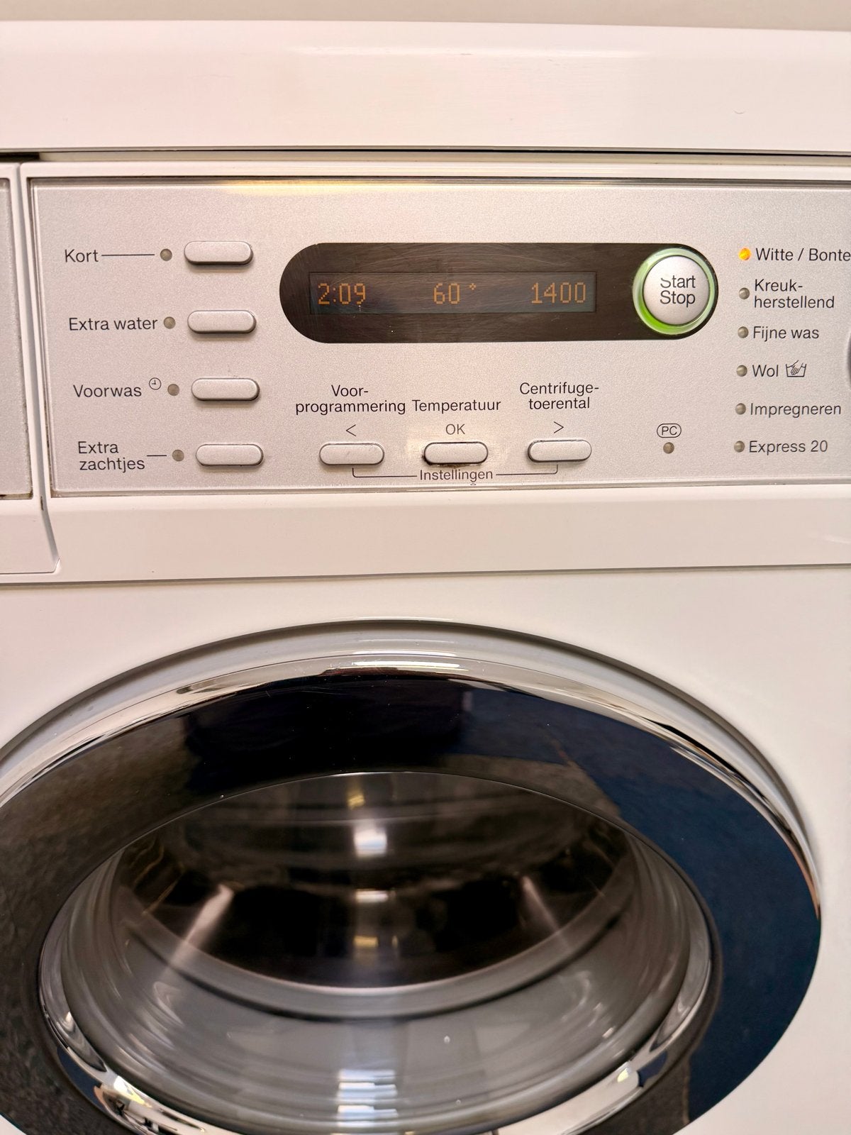Miele SoftCare System V 5849 Wasmachine - Zo goed als nieuw, Witgoed en Apparatuur, Germany, Www.miele.com, Ophalen of Verzenden