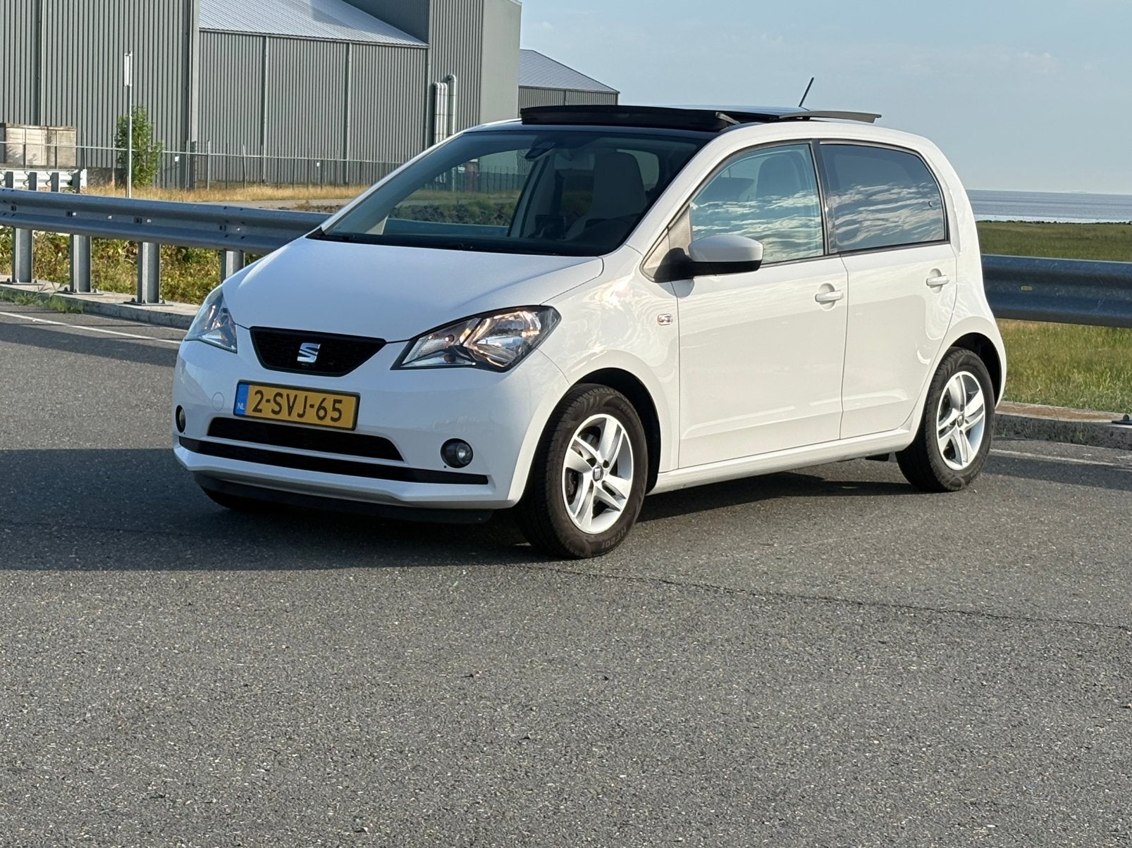 Seat Mii 1.0 44KW 2014 Wit pano, Auto's, Seat, Particulier, Mii, Airbags, Airconditioning, Bluetooth, Boordcomputer, Centrale vergrendeling