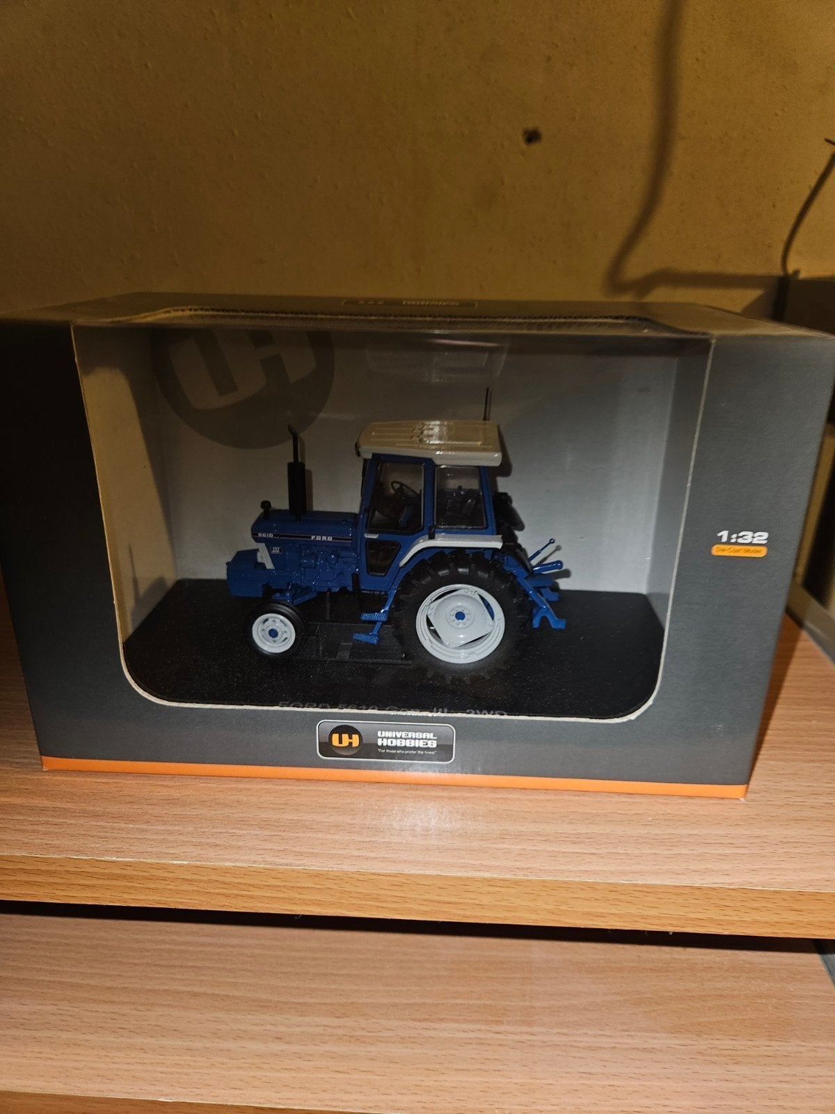 Universal Hobbies Ford 5610 2WD Tractor 1:32 Nieuw in doos, Overige merken, 1:32 tot 1:50, Overige typen, Nieuw
