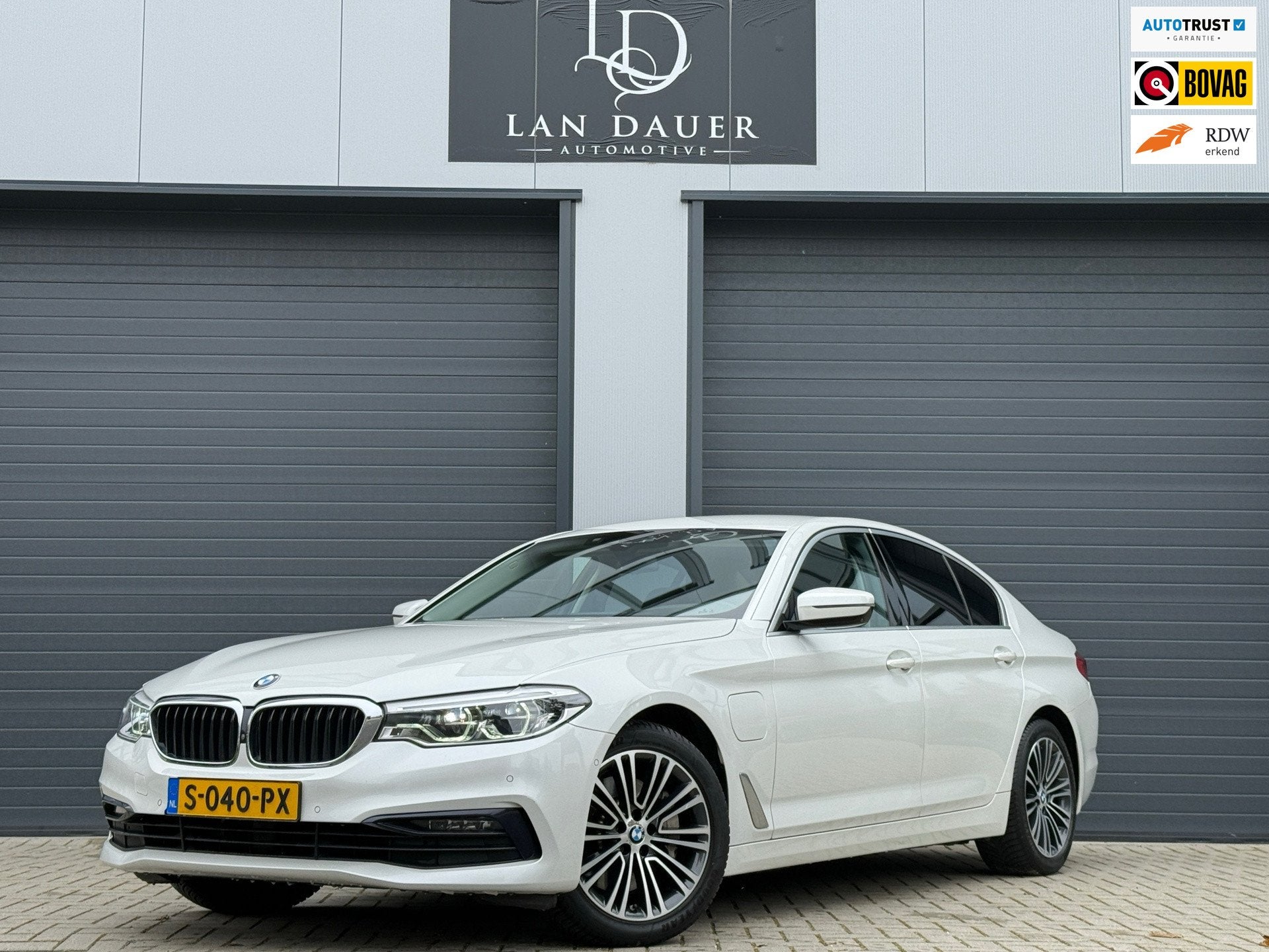 BMW 5-serie 530e iPerformance High Executive / SOFTCLOSE 360, 1998 cc, Achterwielaandrijving, Gebruikt, 4 cilinders