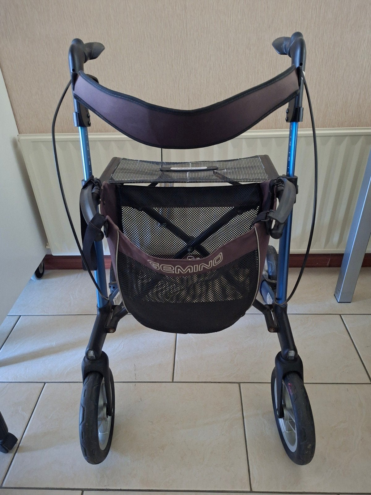 Rollator Gemino 30 met tas en rugsteun voor bij het zitten, Diversen, Rollators, Gebruikt, Lichtgewicht, Opvouwbaar, Ophalen