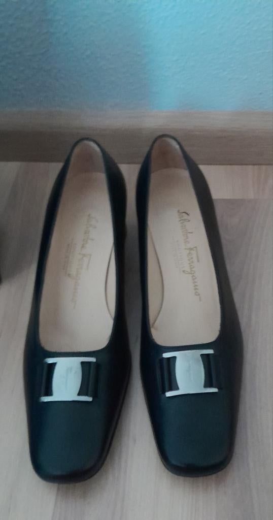 Zwarte Salvatore Ferragamo pumps - Maat 6.5, Pumps, Ophalen of Verzenden, Zo goed als nieuw, Zwart