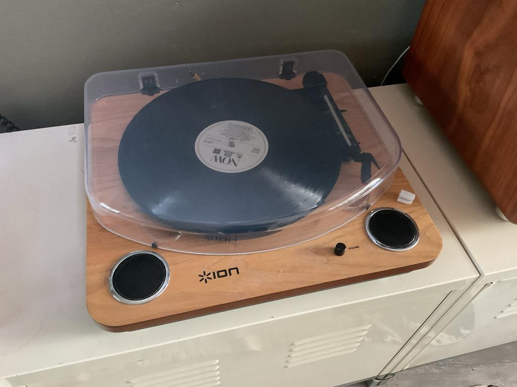 Ion Vinyl Platenspeler en Tape Converter met speakertjes, Overige merken, Ophalen of Verzenden, Zo goed als nieuw, USB-aansluiting