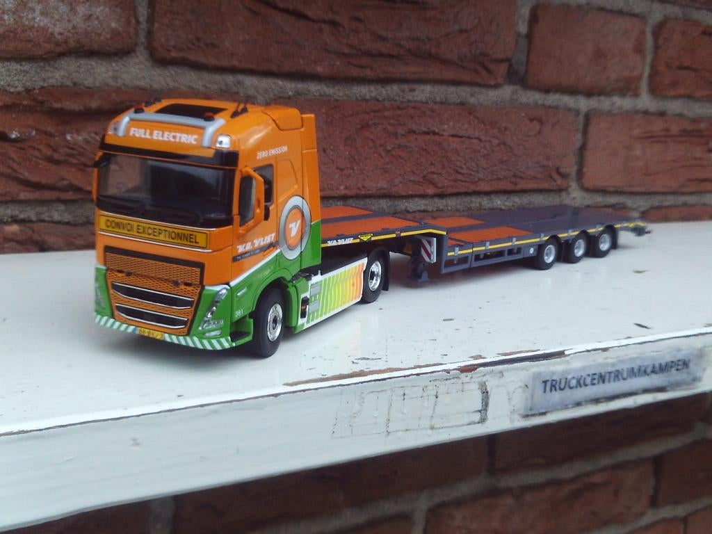 WSI  Volvo  FH5  Globetrotter  van  van  der  Vlist, Hobby en Vrije tijd, Modelauto's | 1:50, Ophalen of Verzenden, Nieuw, Bus of Vrachtwagen