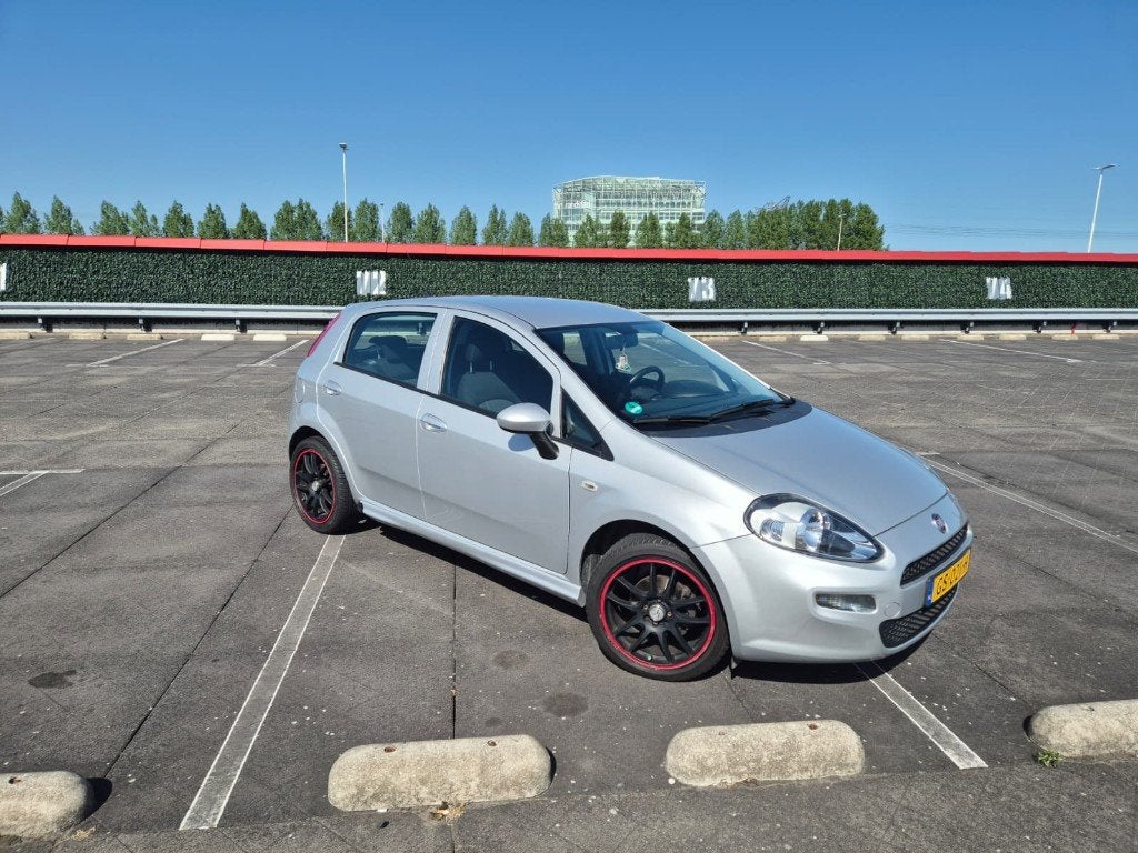 Fiat Punto 0.9 Twinair 74KW 5DR 2015 Grijs, Auto's, Voorwielaandrijving, 49 €/maand, Origineel Nederlands, Handgeschakeld