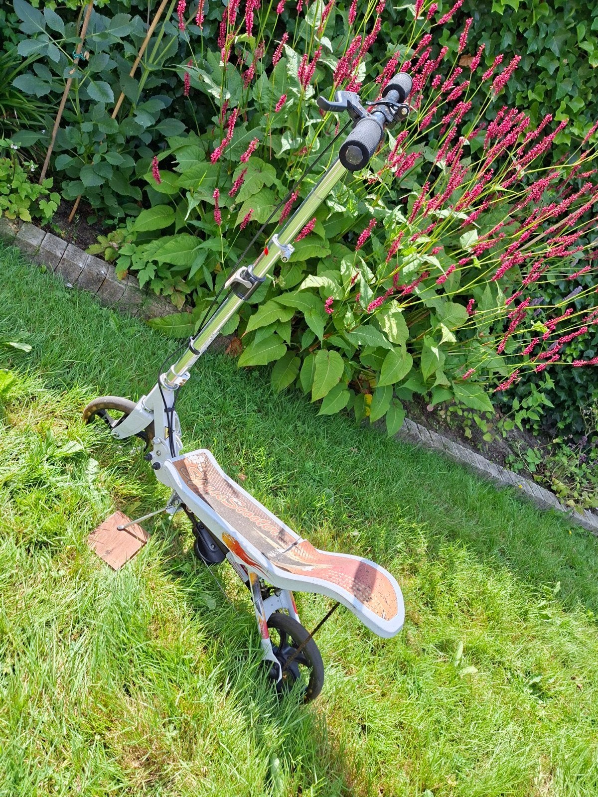 space scooter, wit met oranje rood tinten, Ophalen, Gebruikt, Overige typen, Space Scooter