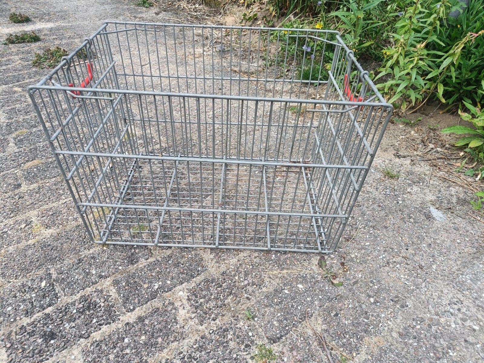 Groot Vintage zinken draad krat met rode handvaten, Ophalen, Rechthoekig