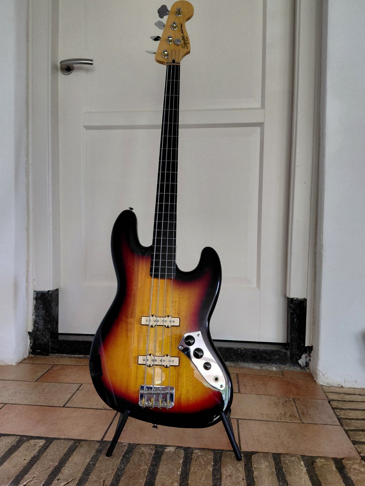 Squier fretless Jazz met upgrades, Ophalen, Gebruikt, Elektrisch, Fretloos