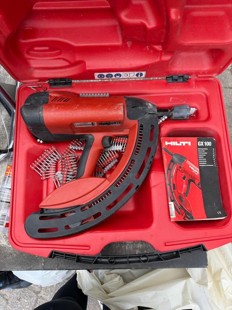 Hilti GX 100 Gasgestookt Spijkerpistool met Koffer, Doe-het-zelf en Verbouw, Gereedschap | Boormachines, Ophalen, Gebruikt, Minder dan 400 watt