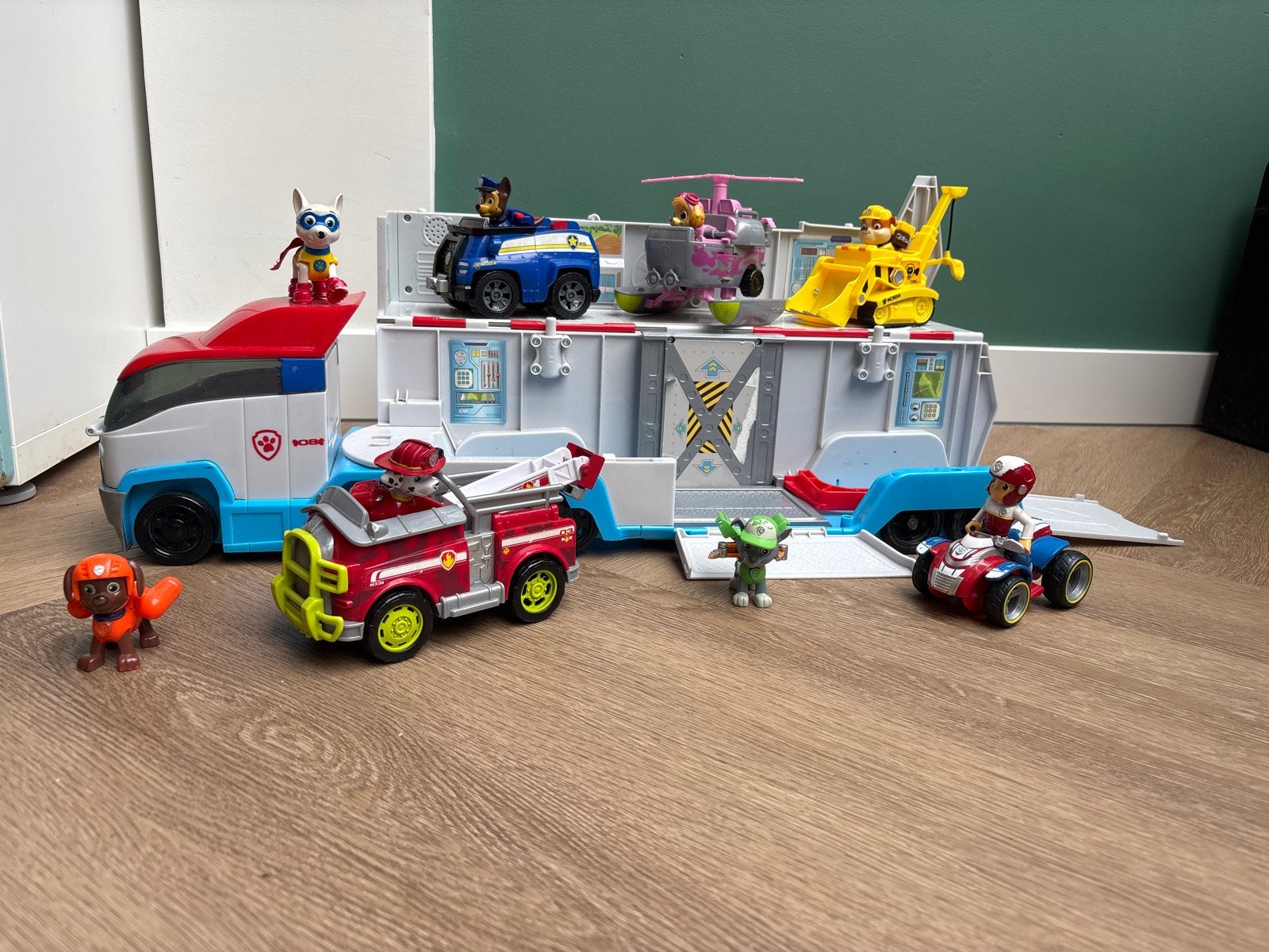 Paw Patrol bus met 8 figuren en voertuigen, Ophalen, Gebruikt