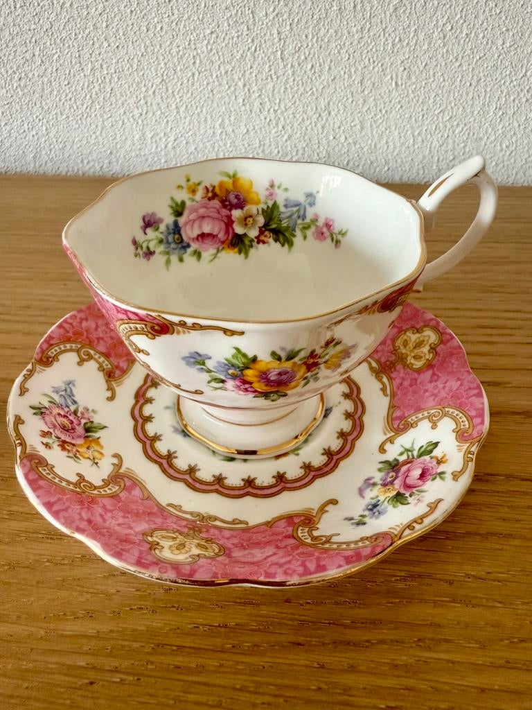Royal Albert lady Carlyle kop en schotel, Verzenden, Zo goed als nieuw, Porselein, Kop en/of schotel