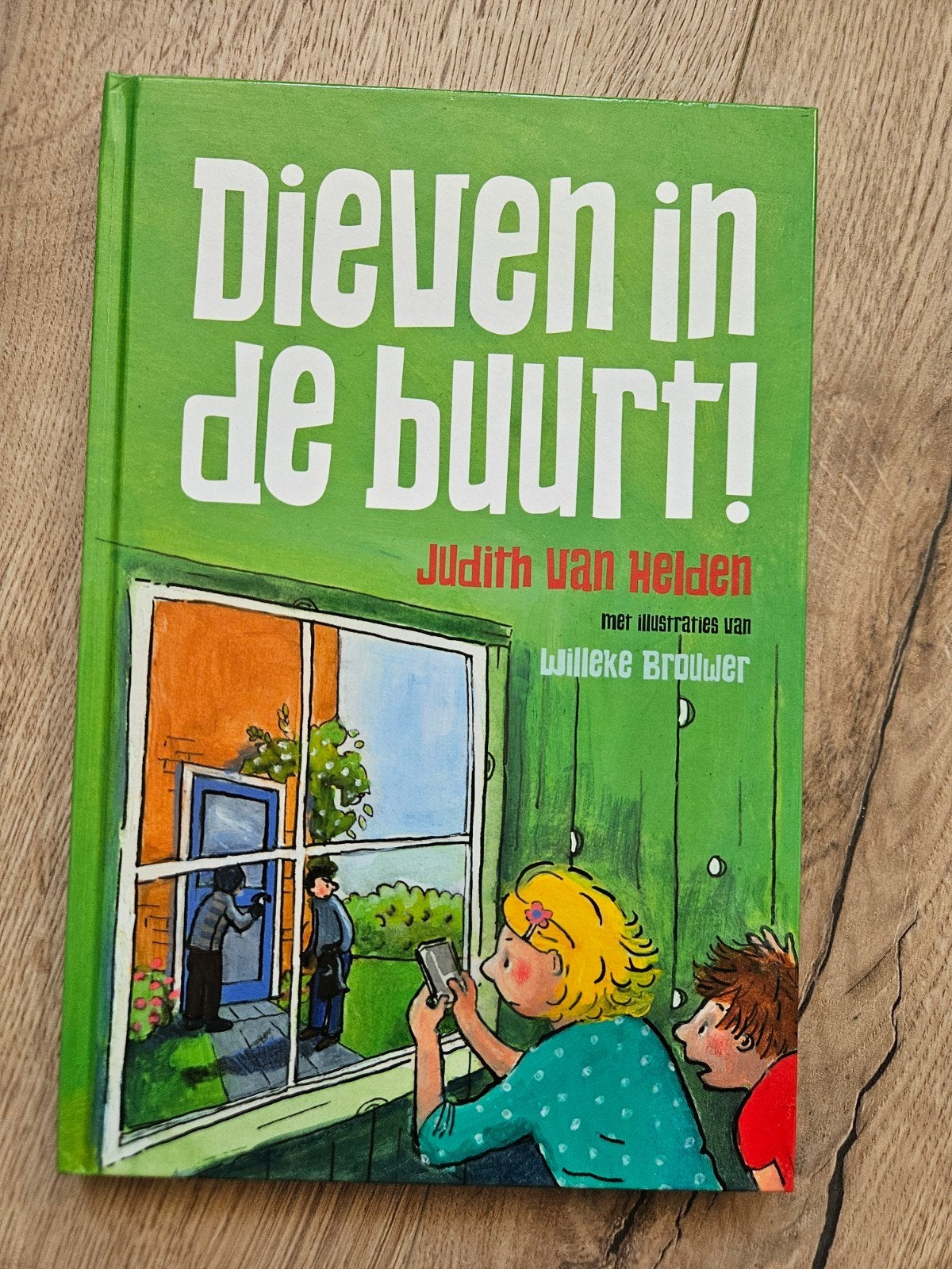 Dieven in de buurt! - Spannend kinderboek - Judith van Held, Ophalen of Verzenden