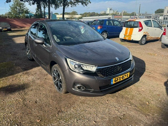 DS 4 1.6 VTI 121KW AUTOMAAT 2016 Grijs  115711km, Auto's, 164 pk, Zwart, 4 cilinders, 1650 kg