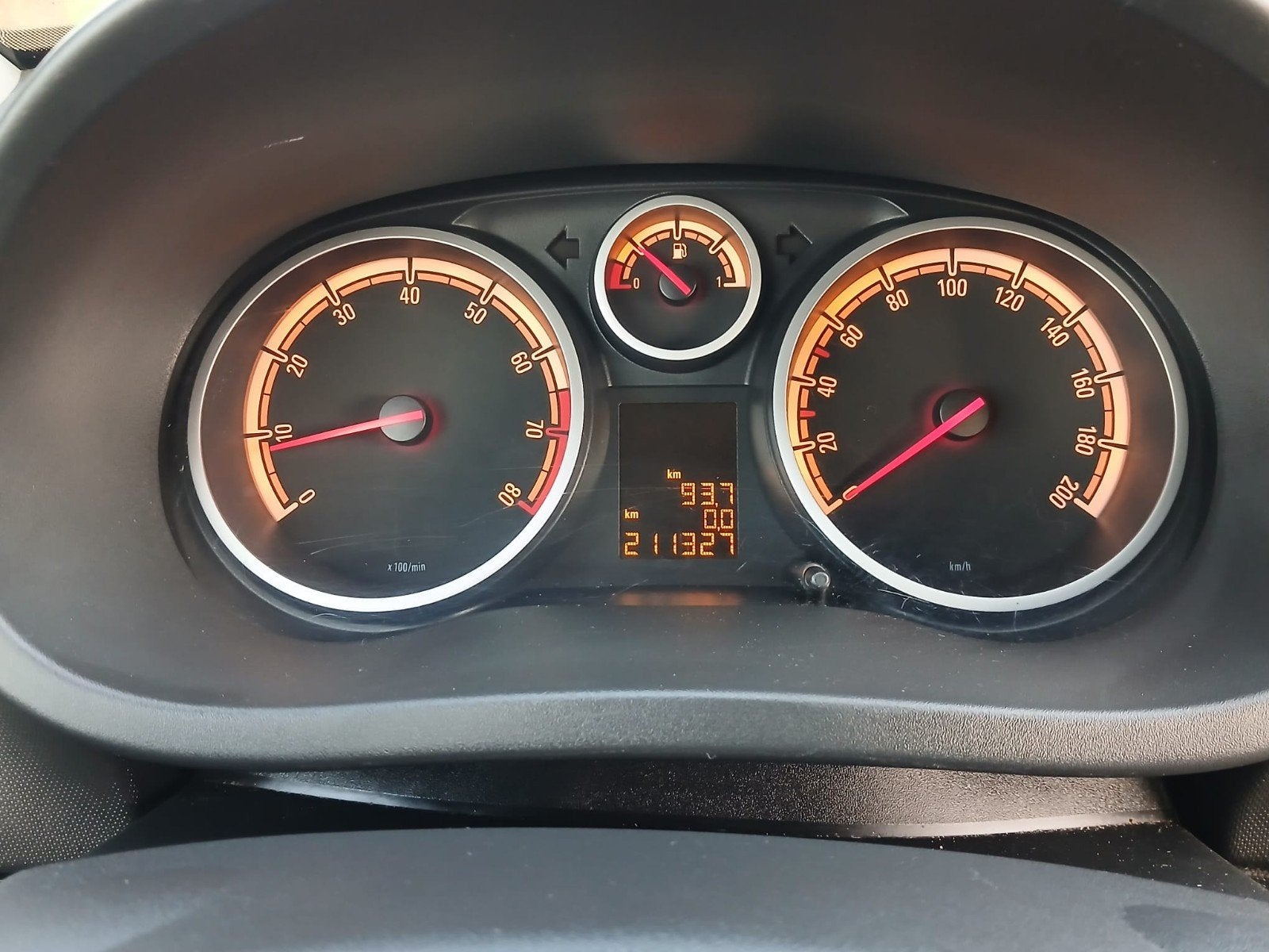 Foto 13 van Opel Corsa 1.2 16V  Edition AIRCO 5 deurs