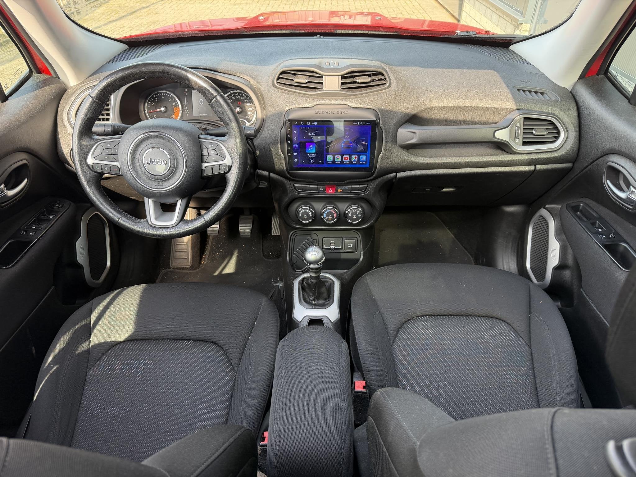 Jeep Renegade 1.4 MultiAir Freedom 17"/Panoramadak/Trekhaak/, Auto's, Stof, Gebruikt, 4 cilinders, 400 kg