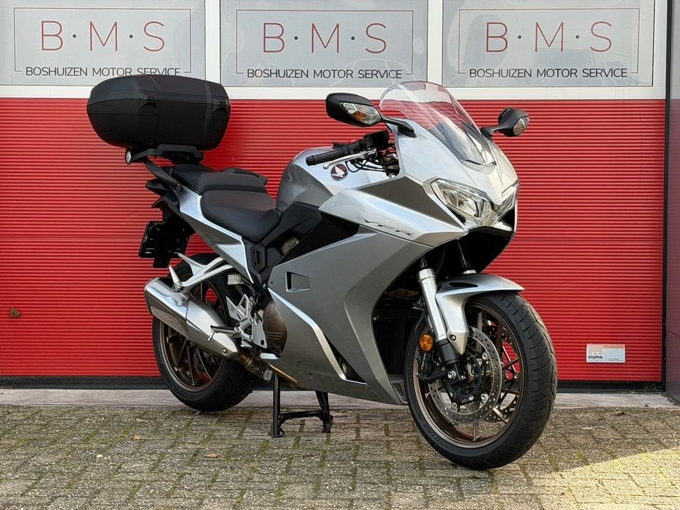HONDA VFR 800 FI (bj 2018), 782 cc, HONDA, 4 cilinders, Motorrijbewijs A