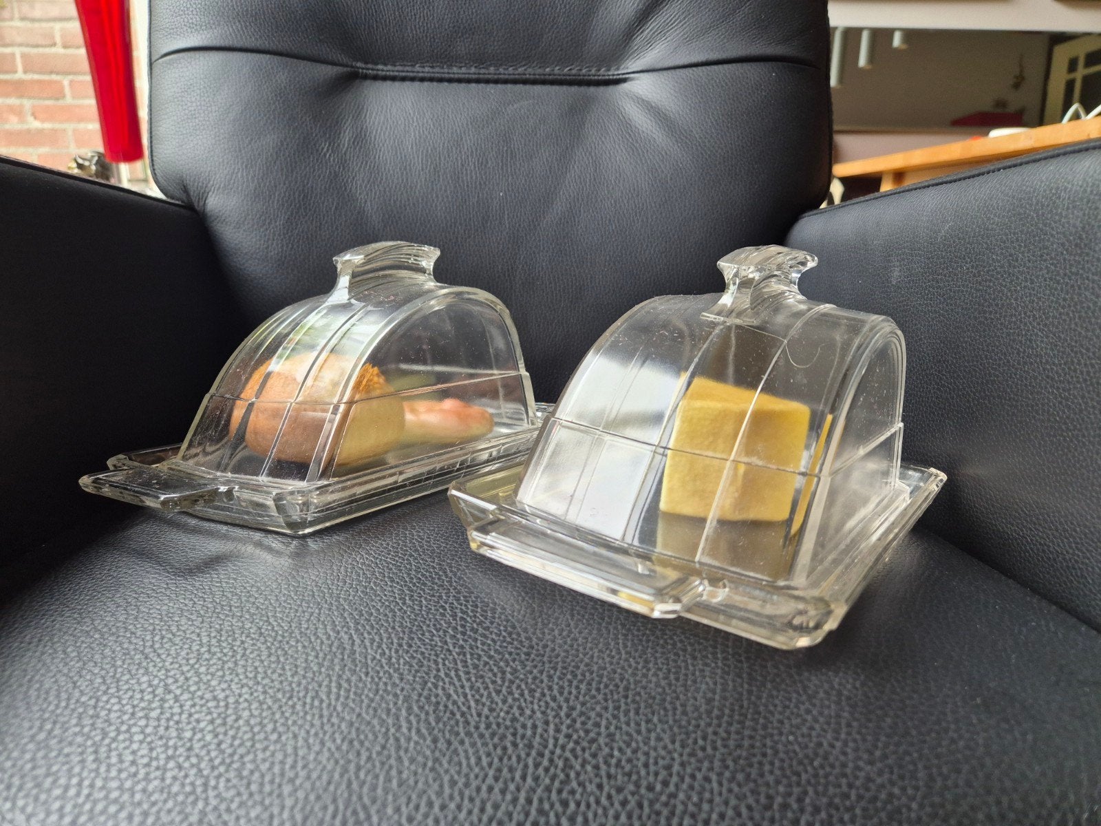Set van 2 Vintage Art Deco Glazen Boter- en Kaasstolpen, Ophalen of Verzenden