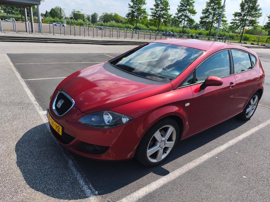 Seat Leon 1.6 75KW 2006 Rood, Auto's, Zwart, 4 cilinders, Leon, 1200 kg