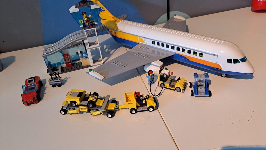 Grote LEGO Vliegtuig Set met Luchthaven en Voertuigen, Ophalen of Verzenden, Zo goed als nieuw, Overige merken