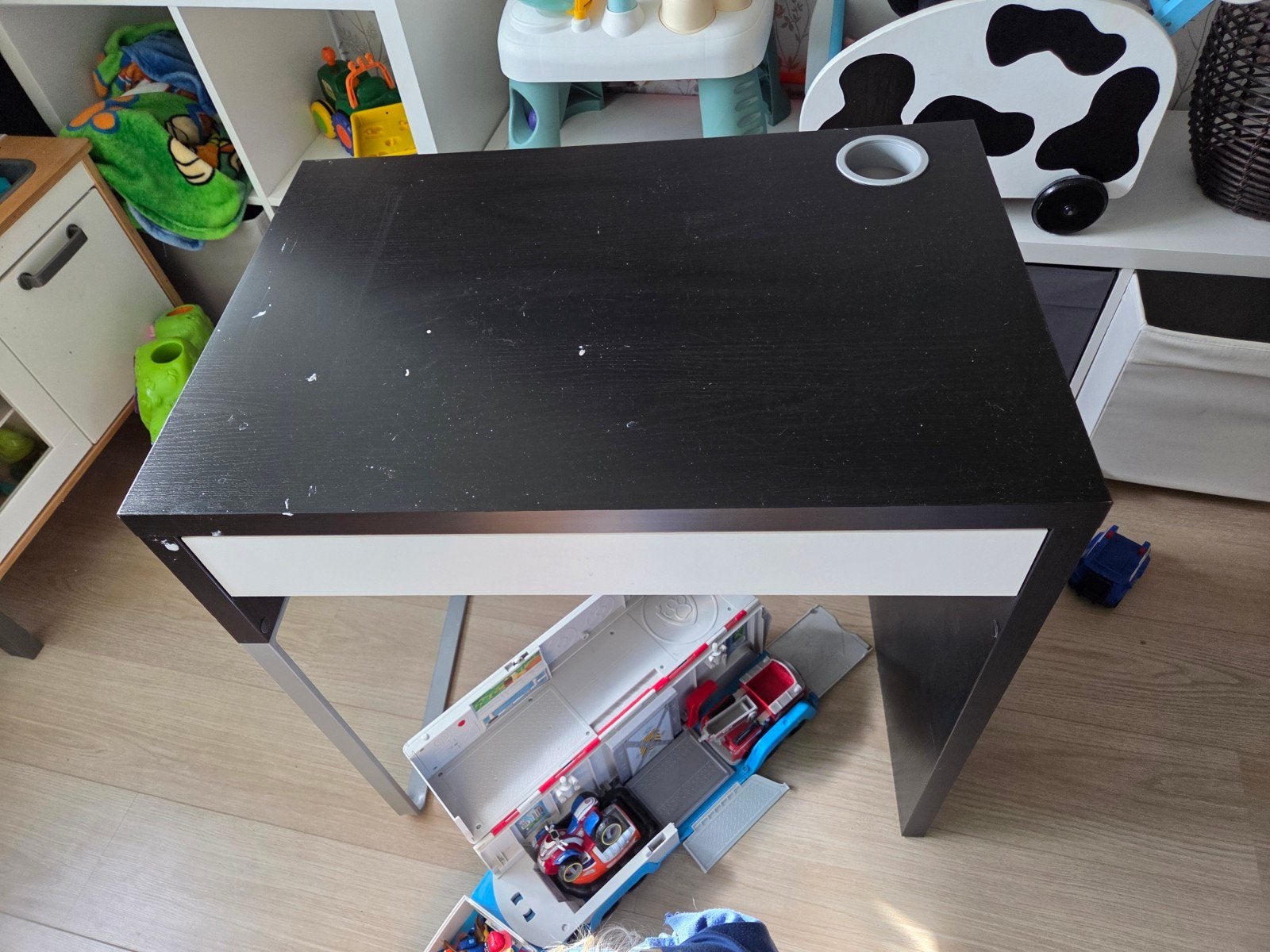 IKEA bureau zwart met lade en stekkergat, Ophalen, Gebruikt, IKEA, Met lades