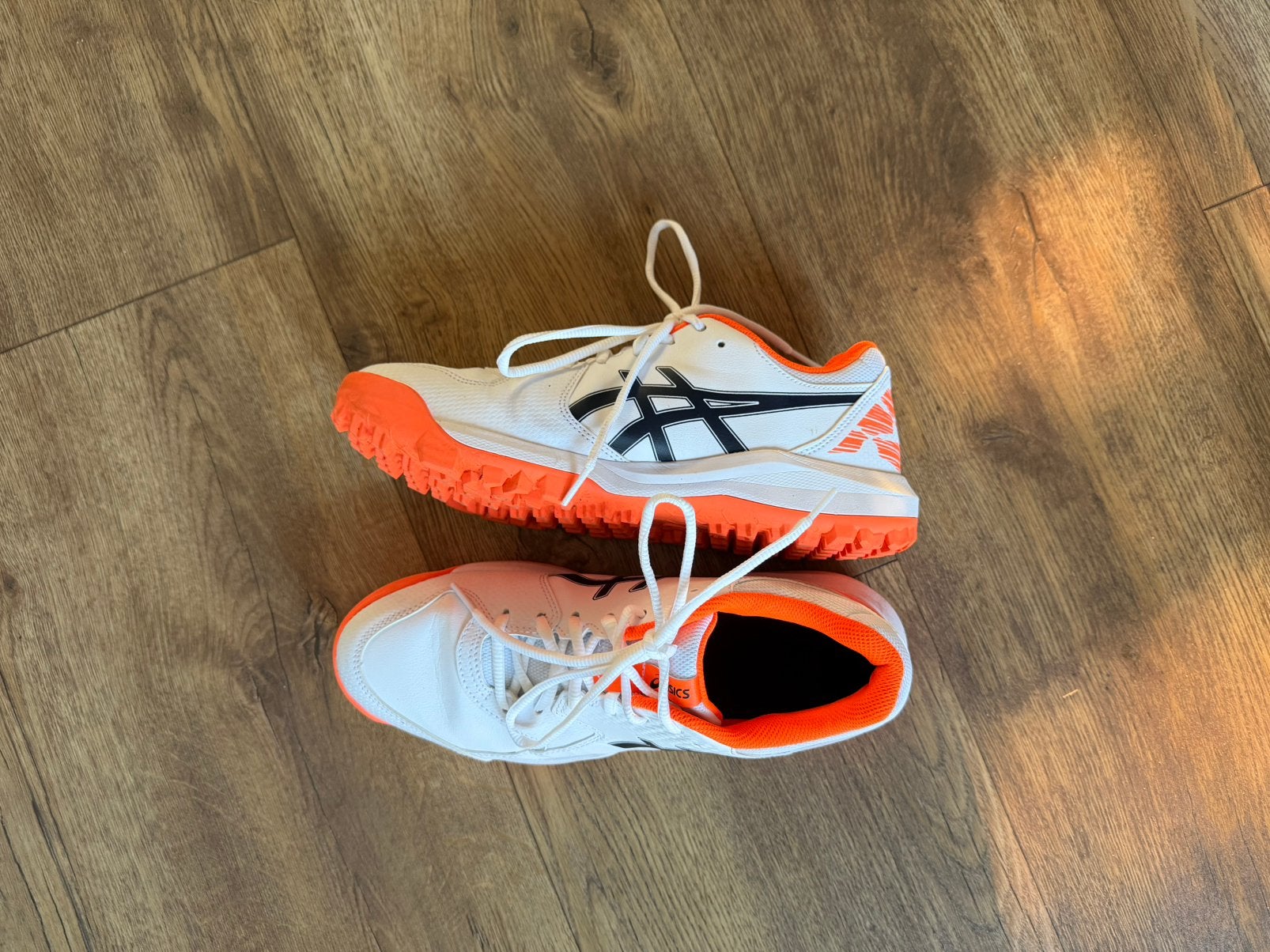 Hockeyschoenen Asics maat 42, Ophalen of Verzenden, Zo goed als nieuw, Schoenen