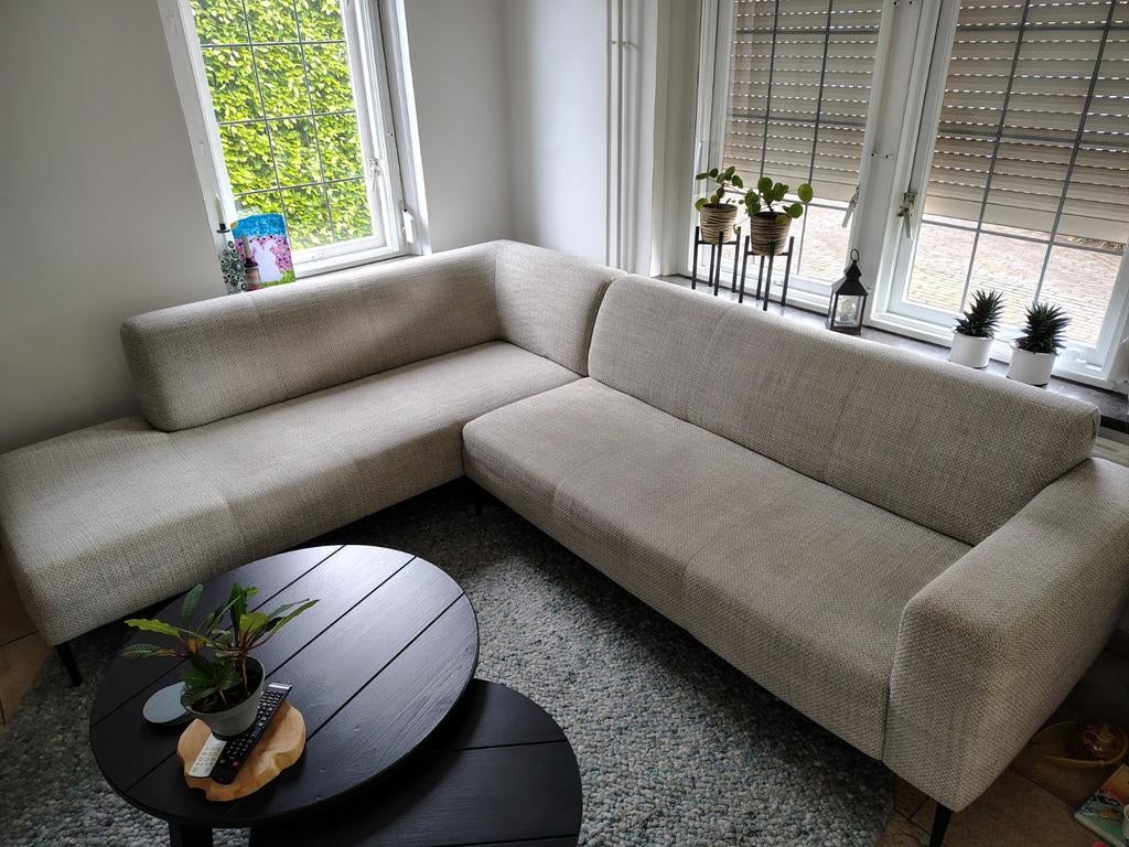 Moderne hoekbank / loungebank – licht geweven stof, Huis en Inrichting, Banken | Complete zithoeken, Ophalen, Zo goed als nieuw