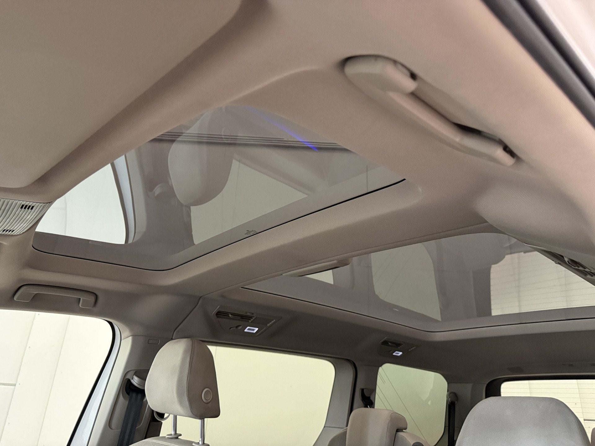 Volkswagen Multivan 1.4 eHybrid L2 EDITION PANO/BODYKIT/TREK, Auto's, Gebruikt, Zwart, Met garantie (alle), 7 stoelen