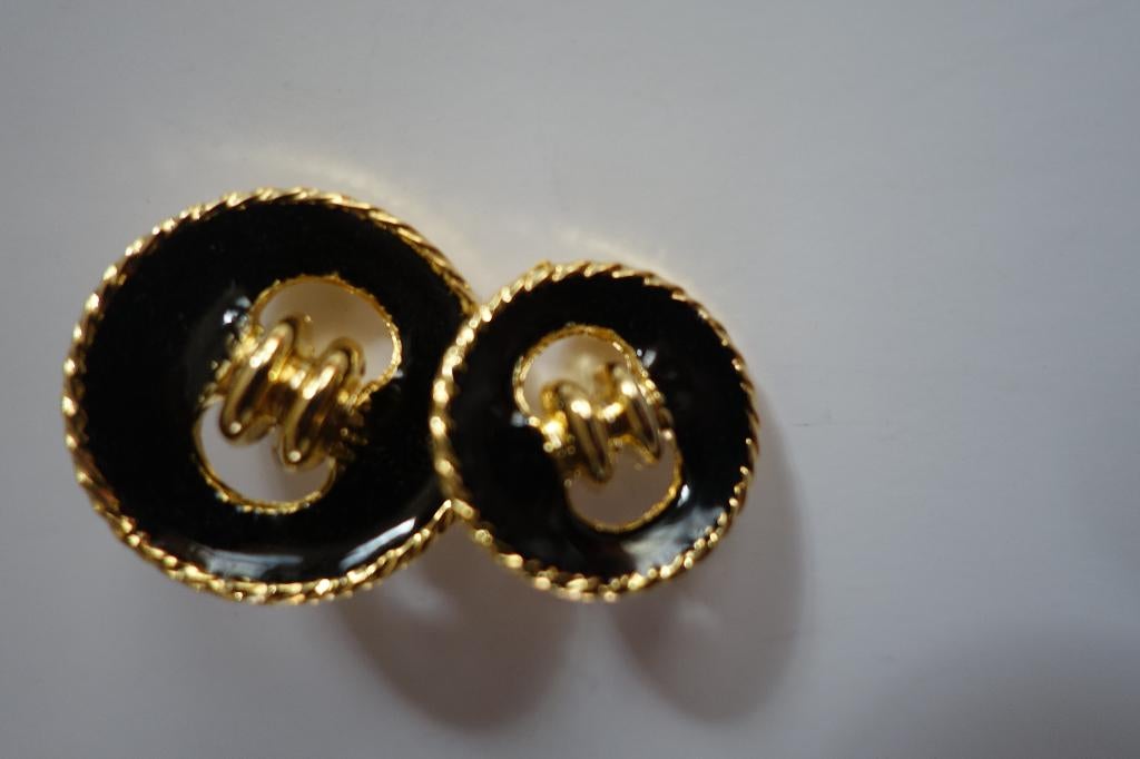 2 unieke knopen jaren uit 70 , doorsnee 25 + 21 mm., Ophalen of Verzenden, Nieuw, Knoop of Knopen