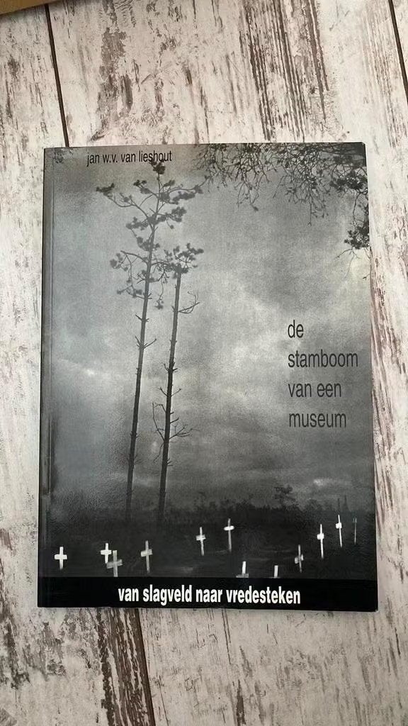 De stamboom van een museum . Jan W.V van Lieshout. Deel 2, Ophalen of Verzenden, Tweede Wereldoorlog, Zo goed als nieuw