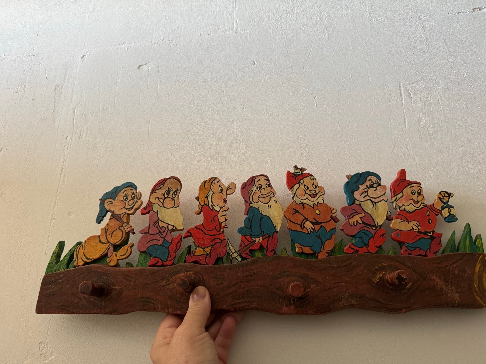 Vintage Sneeuwwitje en de Zeven Dwergen Kapstok Hout, Ophalen of Verzenden, Sneeuwwitje of Doornroosje, Beeldje of Figuurtje
