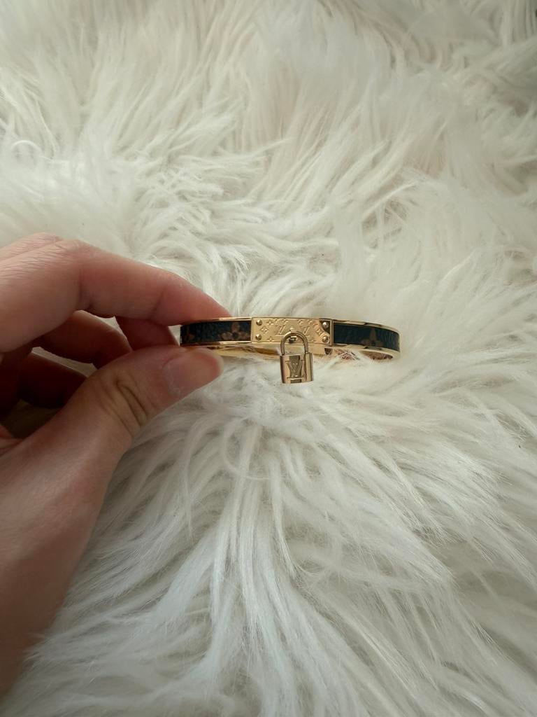 Zara - Lock Bracelet – Gold Tone | Luxury Inspired Piece, Kleding | Dames, Riemen en Ceinturen, Ophalen of Verzenden, Nieuw