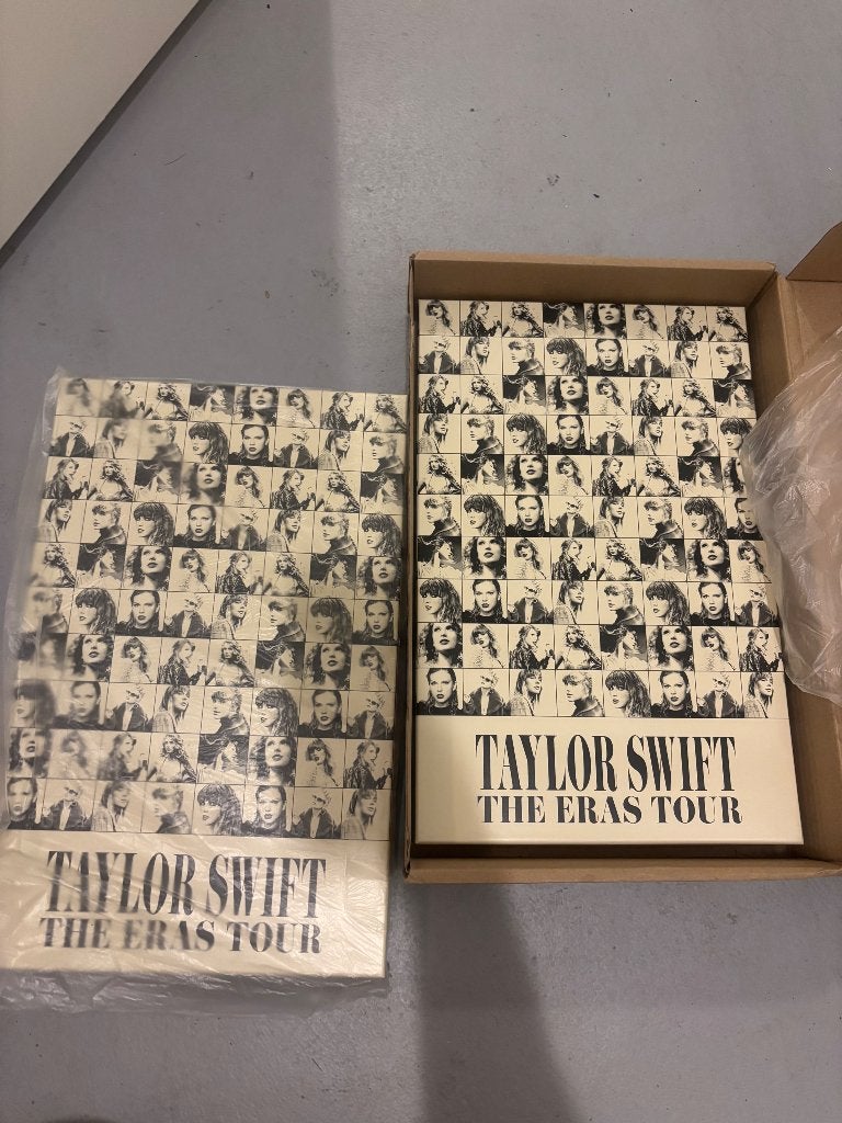Taylor Swift Eras Tour VIP Box COMPLETE / UNUSED 2x, Verzamelen, Muziek, Artiesten en Beroemdheden, Ophalen of Verzenden, Nieuw