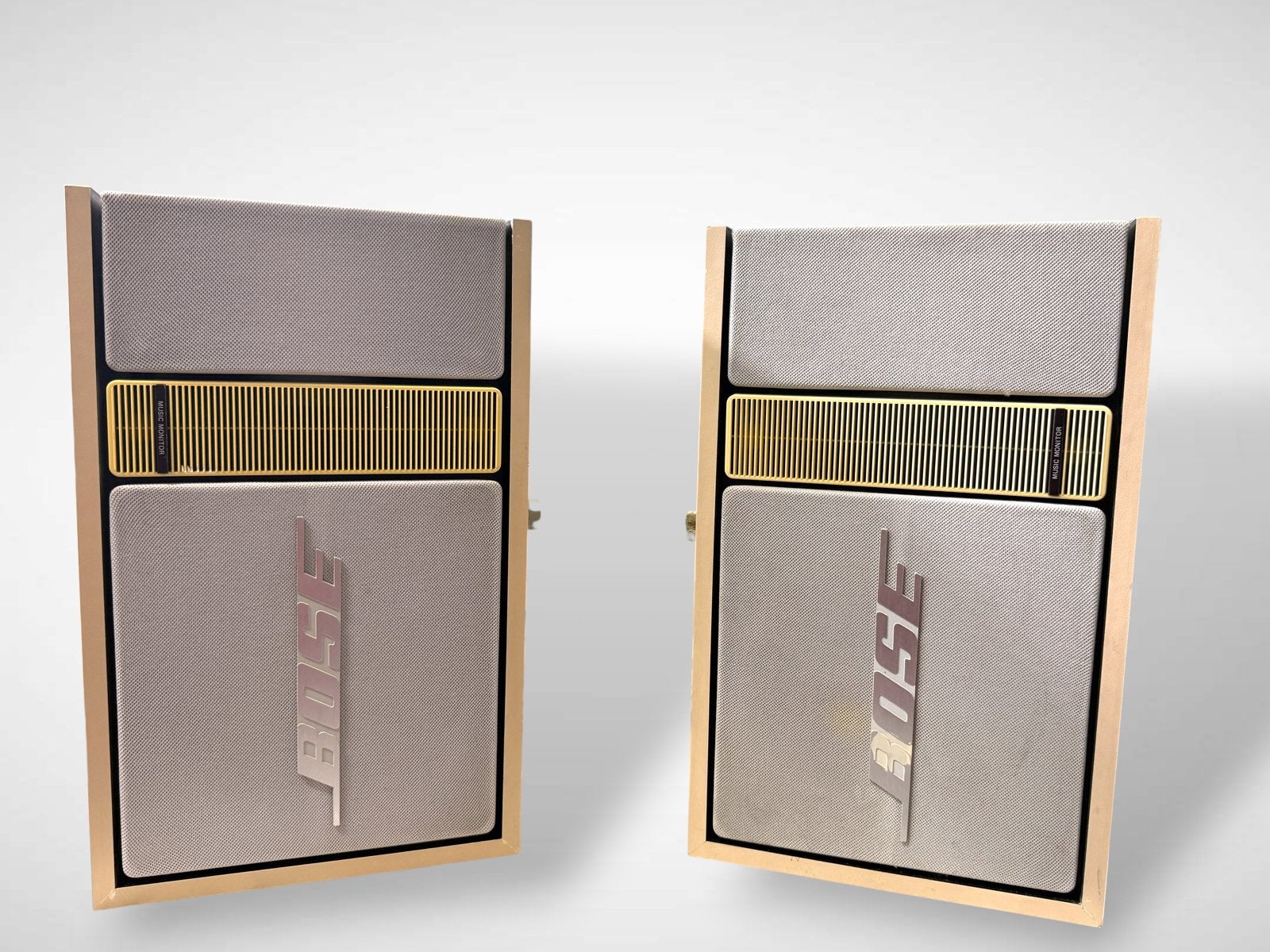 Bose 301 Music Monitor II Speakers met ophangbeugels
