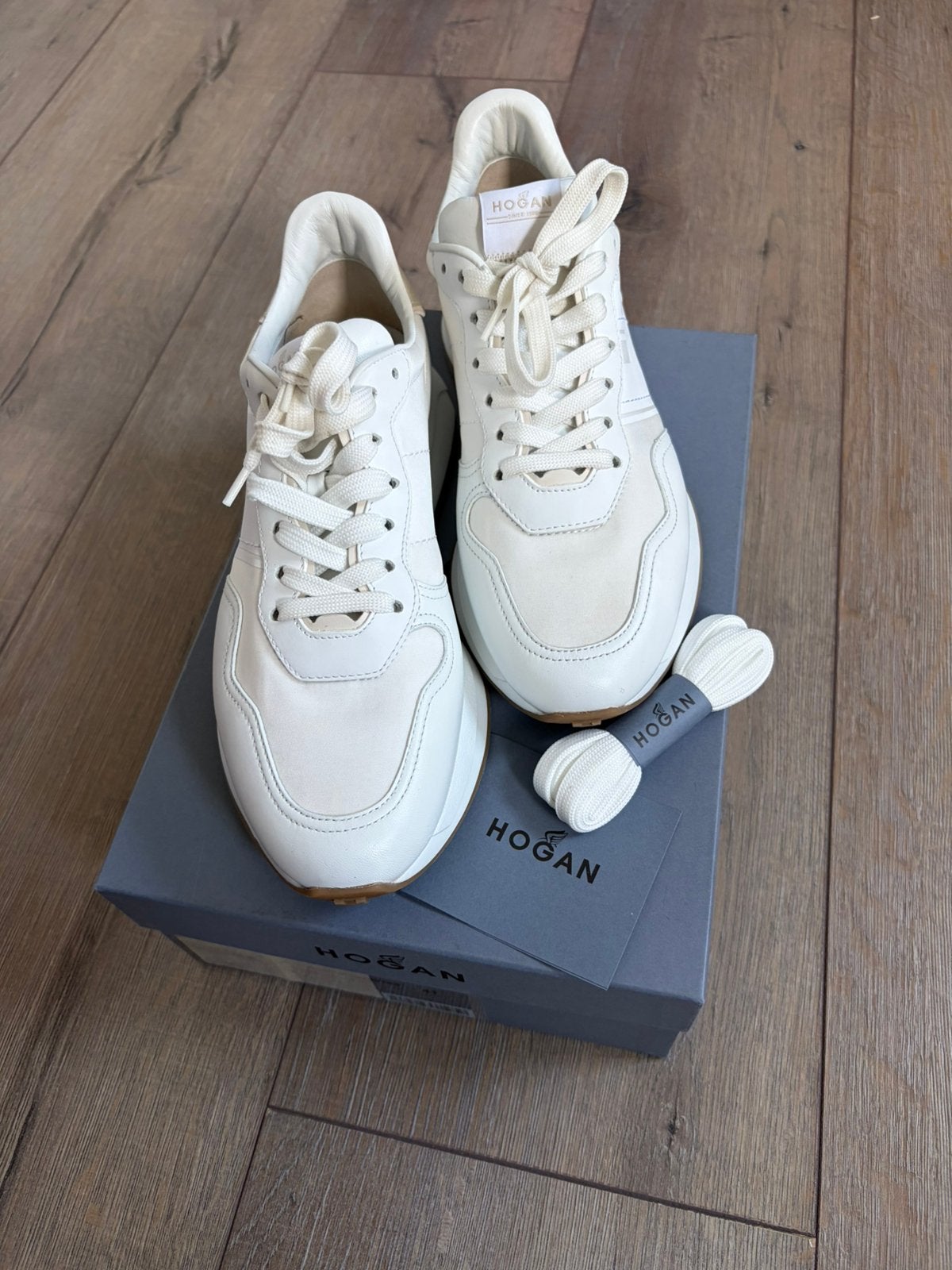 Hogan schoenen maat 41, Kleding | Dames, Schoenen, Wit, Nieuw, Ophalen of Verzenden, Sneakers of Gympen