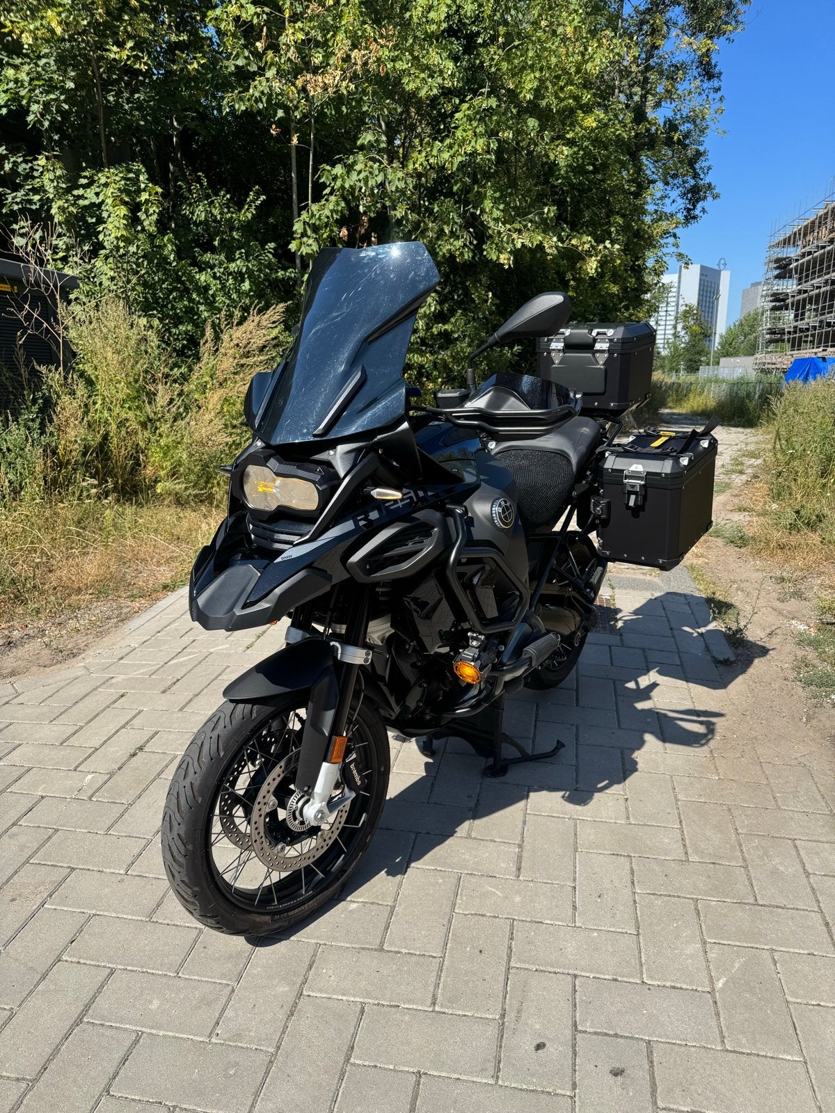 BMW R 1250 GS ADVENTURE 2023 tripple black BTW motor, Motoren, Motoren | BMW, 2 cilinders, Sportuitlaat, Motorrijbewijs A, Gebruikt