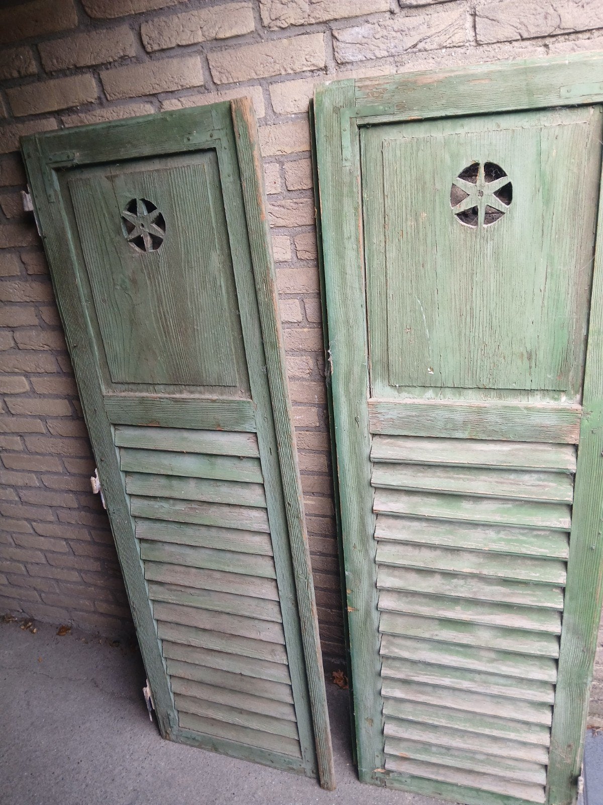Antieke groene luiken met werkende lamellen en beslag, Doe-het-zelf en Verbouw, Deuren en Horren, Ophalen, Gebruikt, Minder dan 80 cm