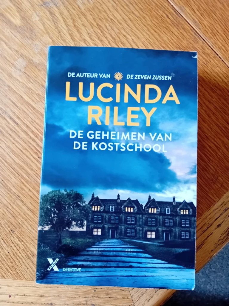 Lucinda Riley - De geheimen van de kostschool, Ophalen of Verzenden, Gelezen