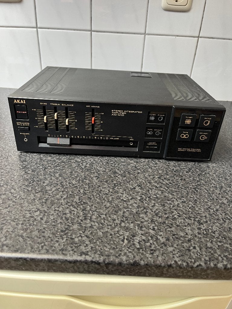 Goedkope Akai AM-M10 versterker met platenspeler / phono ing, Gebruikt, Ophalen, Overige merken, Minder dan 60 watt