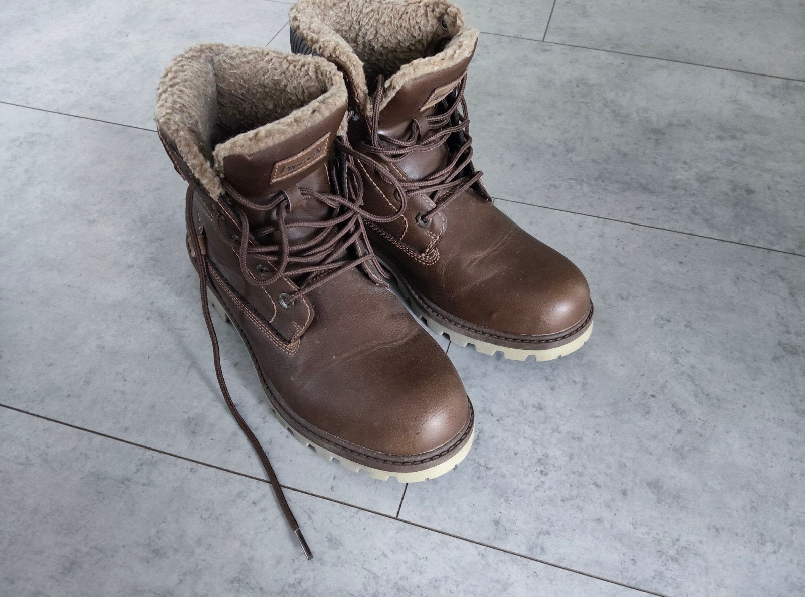 Half hoge heren schoenen
Kleur bruin
Maat 41 maar valt iets, Kleding | Heren, Schoenen, Ophalen of Verzenden, Zo goed als nieuw
