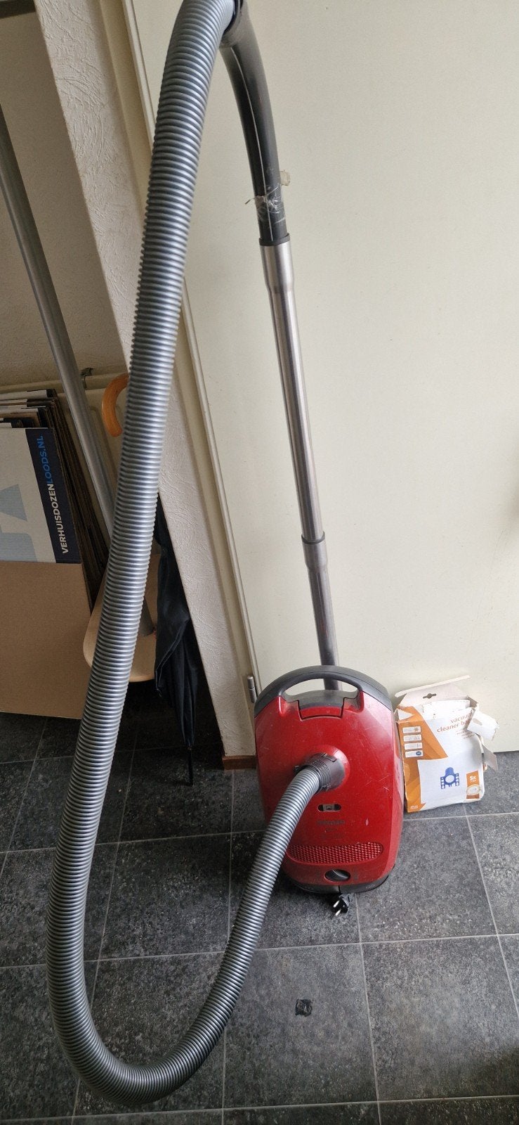 Miele stofzuiger - Compact en krachtig, Stofzak, Gebruikt, Ophalen of Verzenden, Miele