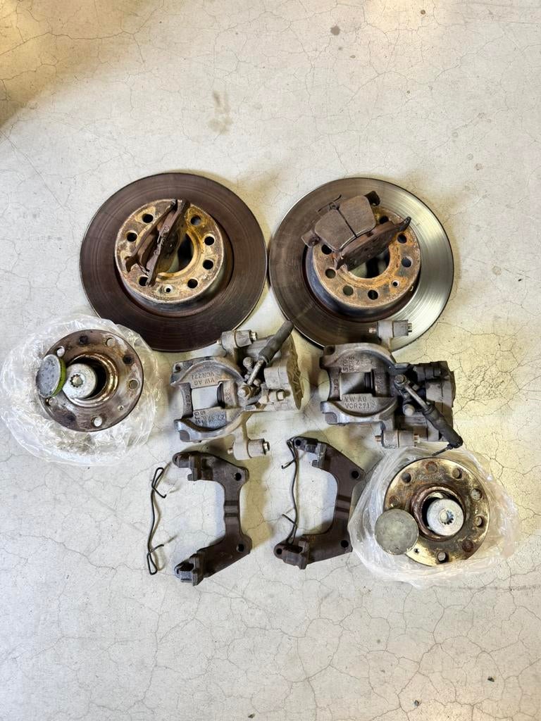 VAG set achter remmen remklauwen elektronische handrem, Ophalen, Gebruikt, Audi