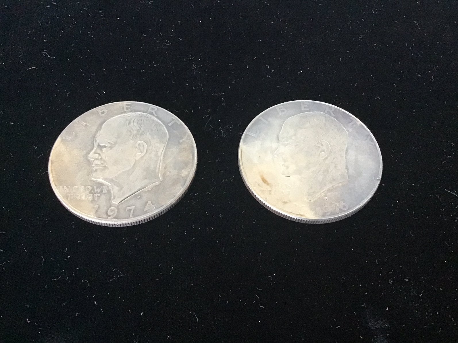 2  “ one dollar “ munten, Ophalen of Verzenden, Noord-Amerika, Losse munt