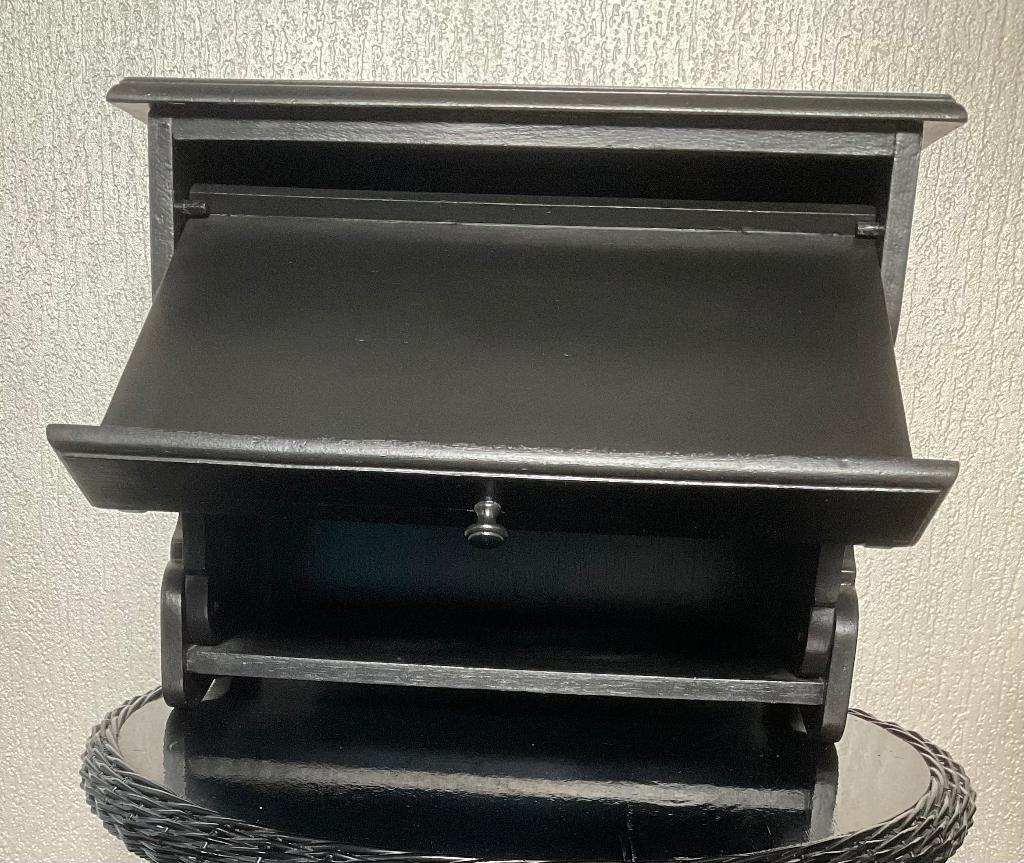 Zwaar houten zwart geverfde oude lessenaar (B=57H=45D=37cm), Ophalen, Zo goed als nieuw