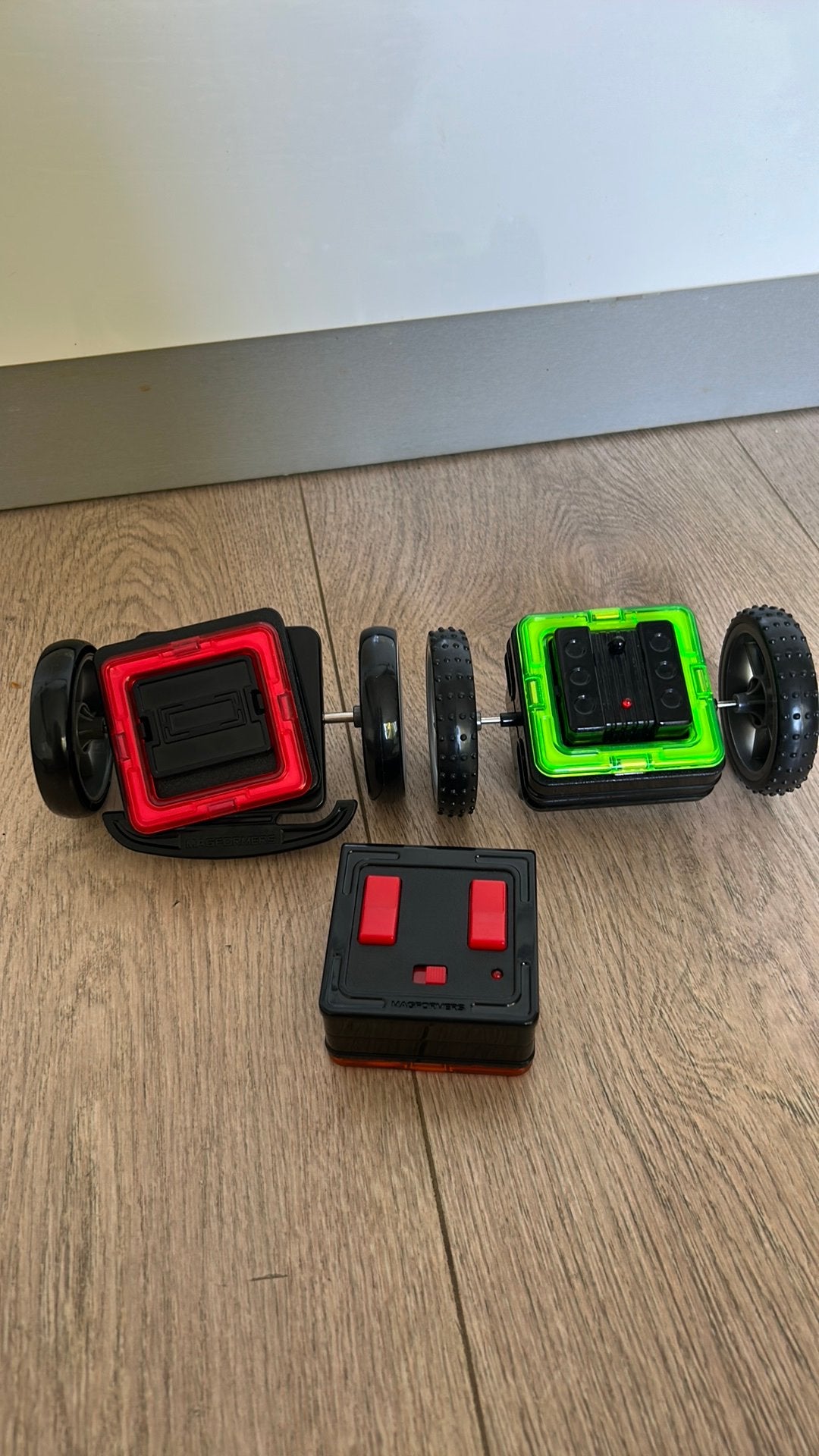 Magformer  auto onderstel, Ophalen, Zo goed als nieuw