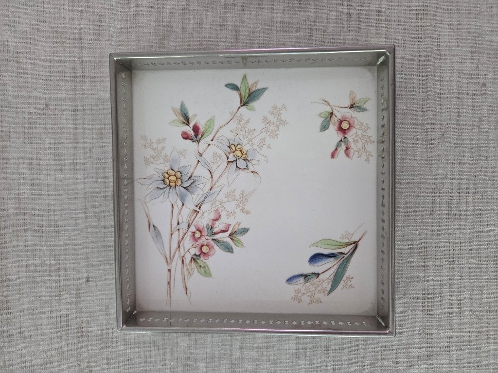 Jugendstil onderzetter (porcelein), Gebruikt, Ophalen of Verzenden, Plantenonderzetter, Meerkleurig