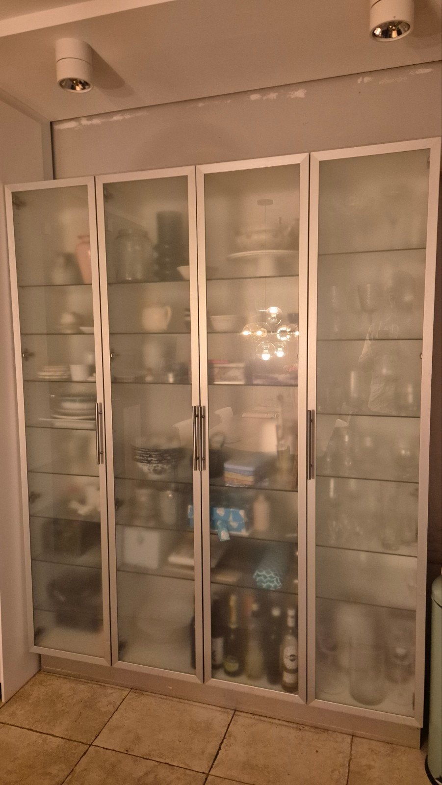 Ikea vitrinekast met glazen planken en deuren - gratis, Ophalen, 150 tot 200 cm, 25 tot 50 cm, Gebruikt