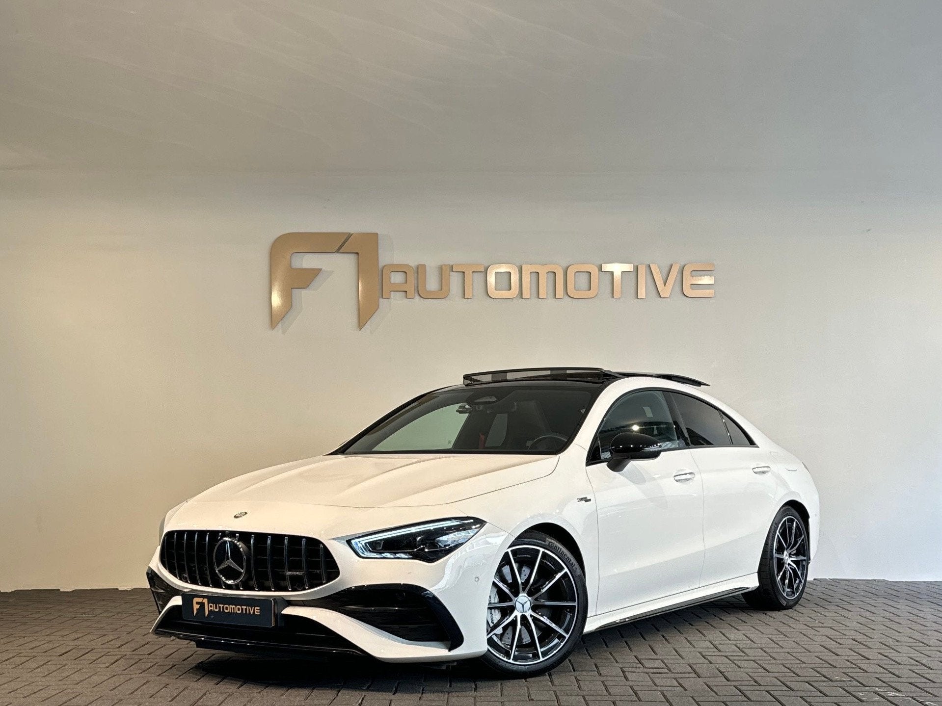 Mercedes-Benz CLA-klasse AMG 35 4MATIC Pano|Keyless|Dodehoek, Auto's, Euro 6, 4 cilinders, Wit, Bedrijf
