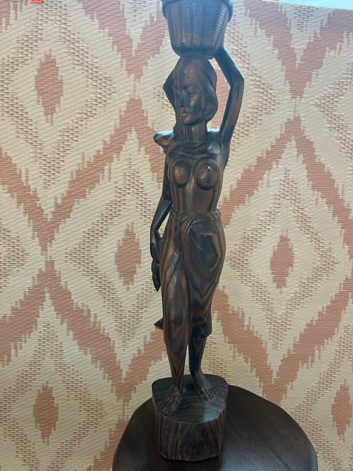 Houtsnijwerk Balinese Vrouw met Mand op Hoofd, Houtsnijwerk, Ophalen of Verzenden, Handgemaakt, Hout