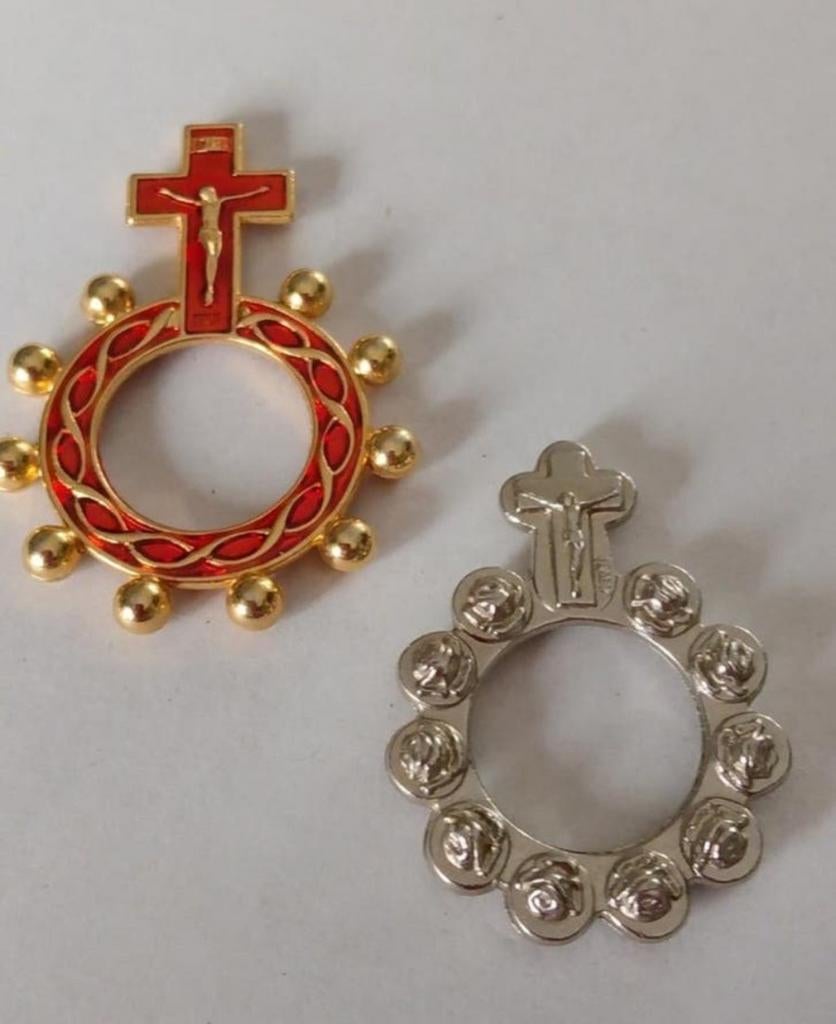 Rozenkransring met Kruis - Rood en Zilver, Antiek en Kunst, Antiek | Religie, Ophalen of Verzenden